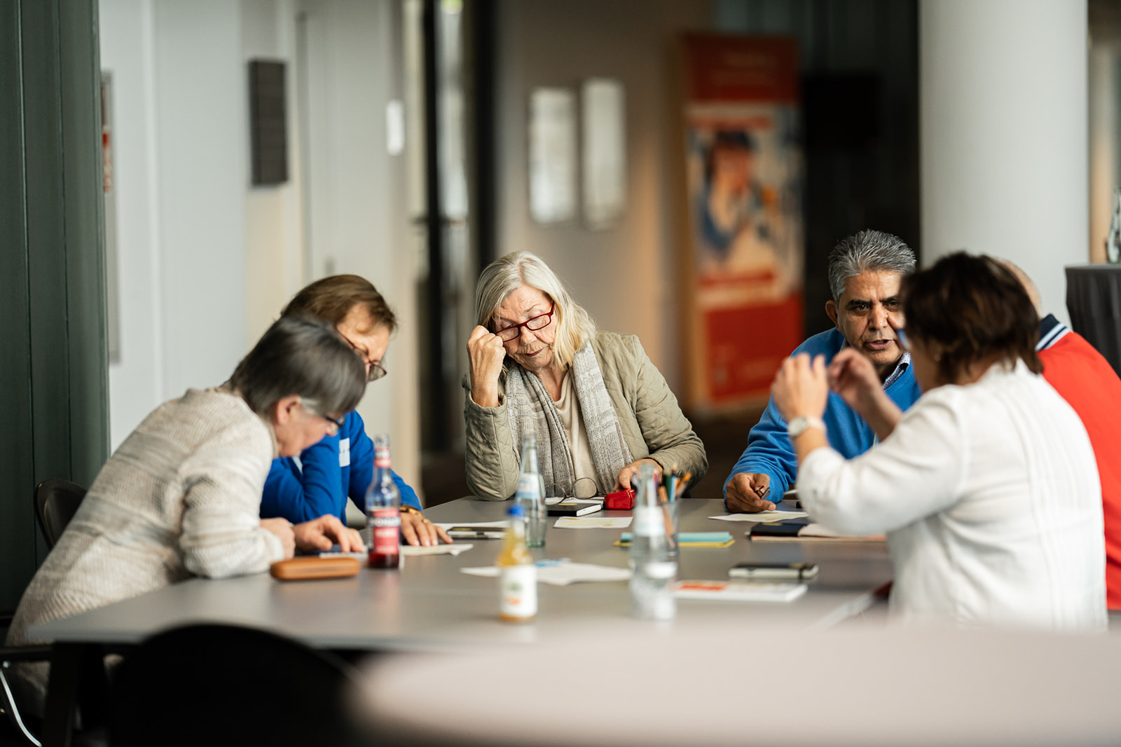 In kleinen Gruppen erarbeiten die Teilnehmenden Empfehlungen für eine lebenswerte Aachener Innenstadt